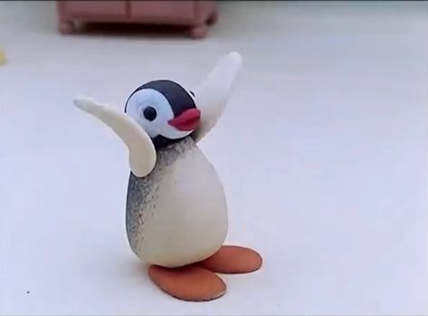 Pingu And Pinga, Pingu Aesthetic, Pingu Memes, Pingu Pingu, Cozy Cartoon, Noot Noot, Cartoon Tv Shows, Cheer Me Up, Happy Tree Friends