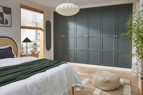 Green Fitted Wardrobes, Fitted Wardrobes Bedroom, Fitted Wardrobe, Bedroom Built In Wardrobe, Storage Solutions Bedroom, Wardrobe Door Designs, Fitted Bedrooms, Fitted Wardrobes, Perfect Bedroom