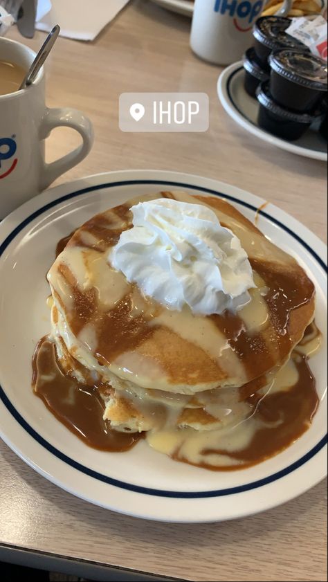 Ihop Pancakes Aesthetic, Pancakes Aesthetic, Ihop Pancakes, Junk Food Snacks, Food Babe, Yummy Comfort Food, Easy Baking Recipes Desserts, Food O, Delicious Snacks Recipes