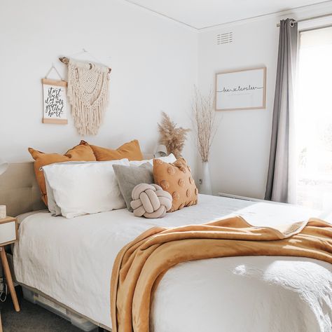 Yellow Boho Bedroom, Mustard Bedroom, Yellow Bedroom Decor, Scandi Bedroom, Home Bedroom Design, Bedroom Trends, Small Bedroom Designs, Relaxing Bedroom, Modern Farmhouse Living Room