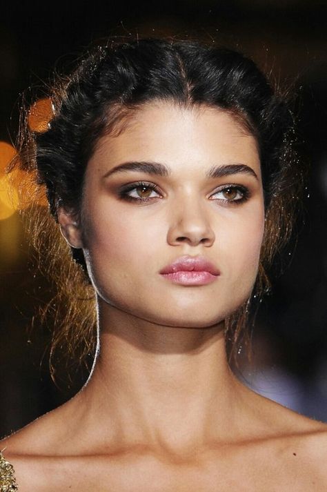 Zuhair Murad Haute Couture, Runway Hair, Celebrity Skin, Favorite Hairstyles, Contour Makeup, Zuhair Murad, Afro Hairstyles, Stylish Girl, Eye Color