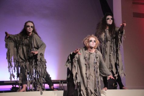 Macbeth Costumes, Macbeth Characters, Macbeth Witches, Shakespeare Macbeth, Weird Sisters, Fish Costume, Shakespeare Theatre, Shakespeare Plays, Witch Outfit