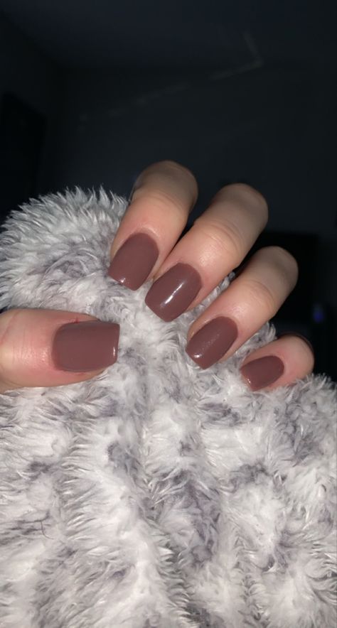 Coffin dip powder nails acrylic brown fall 2020 modle ones dip Dip Powered Nails Winter, Brown Powder Dip Nails, Dip Powder Nails Colors Fall 2022, Dip Powder Nails Brown, Fall Nails Ideas Autumn Dip Powder, Coffin Dip Powder Nails, Fall Nail Colors Dip Powder Sns, Brown Dip Powder Nails, Short Dip Powder Nails Fall