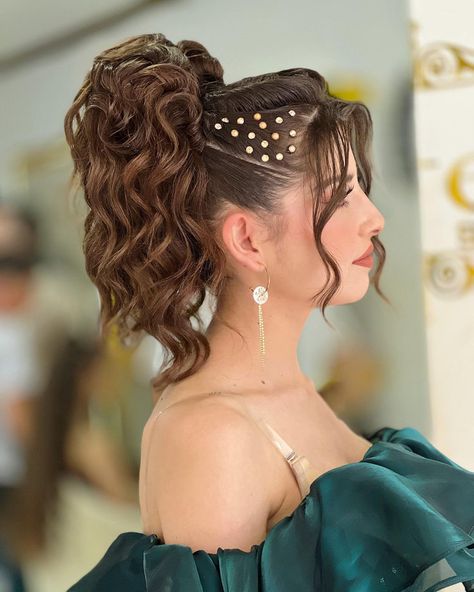 This high curly ponytail is enhanced with pearl accents arranged on the side of the head, giving the hairstyle a touch of glamour. The tight curls create a bouncy, voluminous effect, making it perfect for formal events where you want to stand out. High Curly Ponytail, Curly Ponytail, Tight Curls, The Head, Formal Event, Embellishments, Hair Styles