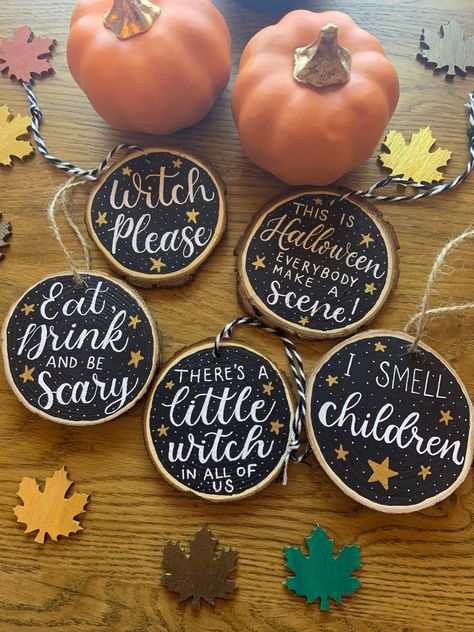 Rustic Wood Slice Decorations that are a great addition to your Halloween and Fall decor! These slices are written in white writing on a black background with some gold stars but for more colour options please see this listing -  https://www.etsy.com/uk/listing/895276696 I have made a few examples from my favourite Halloween movies and sayings but as they are made to order I can write anything you like on them, just let me know in the Personalisation Box.   Wood Slices are all different sizes but are around 6.5cm - 8cm in diameter and all come tied, with the option of twine or black and white string, ready to proudly display. Every slice is individually handmade using an oil based paint pen - I do not use stencils or vinyl! With this is mind the lettering may vary slightly from piece to pi Halloween Wood Slice Ornaments, Halloween Wood Slices, Wooden Slices Ideas, Wood Slice Pumpkins, Wood Slice Decorations, Wood Slice Decor, Season Decor, Halloween Arts And Crafts, Wood Slice Art