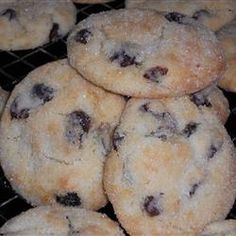 Raisin Puffs - Paul had me search for recipe for cookies he tried at the Mennonite's store. I hope these are what he's looking for! Amish Cookbooks, Amish Desserts, Amish Table, Puff Cookies, Amish Baking, Raisin Filled Cookies, Amish Kitchen, Amish Food, Easter Cookie Recipes