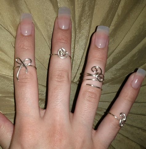 DIY rings Diy Silver Rings, Diy Wire Jewelry Rings, Diy Jewelry Rings, Wire Jewelry Rings, Diy Rings, Funky Jewelry, Jewelry Lookbook, Lovely Jewellery, Girly Jewelry