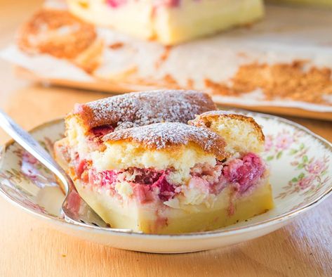 There's no other way to say it - this rhubarb custard cake is magical! The way the simple batter settles into layers of custard and sponge seems impossible, and works beautifully. Rhubarb Custard Cake, Custard Dessert Recipes, Custard Slice, Custard Cake Recipes, Rhubarb Custard, Toffee Sauce, Custard Desserts, Rhubarb Cake, Rhubarb And Custard