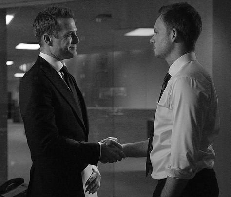 Suits Mike And Harvey, Suits Series Aesthetic, Suits Aesthetic Tv Show, Harvey Specter Aesthetic, Mike Ross Suits, Suits Serie, Senior Jackets Patches, Mike Ross, Specter Suits