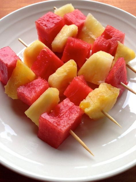 Strawberry Pineapple Kabobs, Fruit Sticks Ideas, Watermelon Kabobs, Camping Dessert Ideas, Fruit On A Stick, Fruit Kebab, Pineapple Snack, Watermelon And Pineapple, Watermelon Sticks