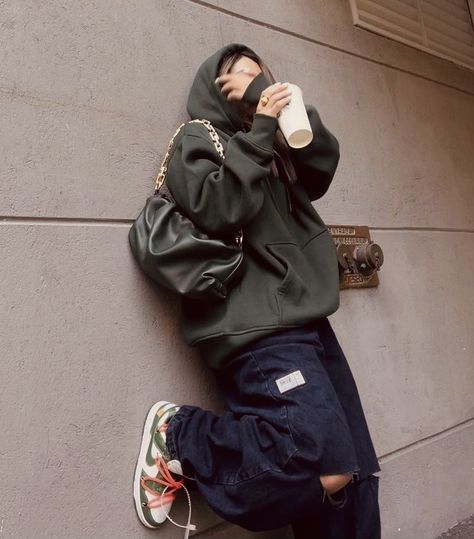 oversized outfit #streetwear #streetwearstyle #oversized Poses For Oversized Clothes, Hood Up Outfit, Oversized Outfit Ideas Aesthetic, Tomboy Instagram Photos, Overzied Outfit, Over Sized Hoodies Outfits, Green Wide Leg Sweatpants Outfit, Oversized Streetwear Outfit, Baggy Oversized Outfit