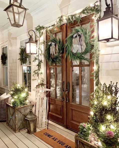 Stairs Renovation, Tv Ideas, Christmas Front Porch, Christmas Porch Decor, Rainy Night, Front Porch Decorating, Outdoor Christmas Lights, Front Porch Christmas Decor, Christmas Porch