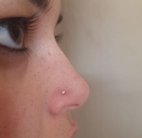 Small Stud Nose Piercing, Little Nose Piercing, Cute Piercings Nose, Small Nose Piercing Stud, Piercings Nose Stud, Small Nose Piercing, Nose Peircing, Nose Stud Piercing, Stud Nose Piercing