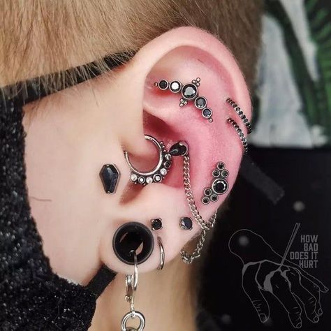 Chain Piercing, Piercing Inspiration, Mod Jewelry, Cool Ear Piercings, Cool Piercings, Cute Ear Piercings, Ear Style, Cute Piercings, Smart Auto