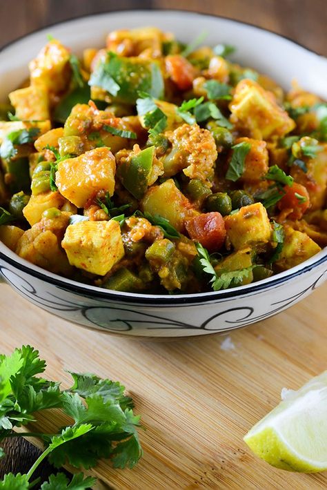 Mix Veg sabzi or mili juli sabzi is delicious and rich Dhaba style sabzi/curry to serve with chapati, paratha or Naan. Recipe of mix veg sabzi Mix Veg Sabzi, Mix Veg Recipe, Veg Gravy, Mix Vegetable Recipe, Dry Curry, Desi Recipes, Mix Veg, Curry Recipes Vegetarian, Veg Recipe