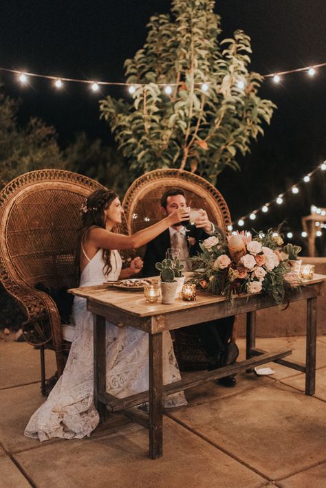 Small Desert Wedding, Boho Bride And Groom Table Decor, Desert Wedding Reception Ideas, Mexico Desert Wedding, Desert Reception Wedding, Desert Wedding Reception, Boho Reception, Desert Wedding Cake, Desert Chic Wedding