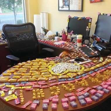 15 Senior Pranks Even the Principal Will Laugh At | CafeMom Funny Birthday Pranks At Work, Prank Boss Office, Halloween Office Pranks, Principal Pranks, Principal Birthday Ideas School, Nice Pranks, Boss Birthday Ideas Office, Senior Pranks High School Funny, Funny Birthday Pranks