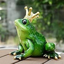 Garden Frog Statue, Cute Figurine, Garden Frogs, Princesa Tiana, Frog Statues, Frog Sitting, Ceramic Frogs, Frog Decor, Funny Items