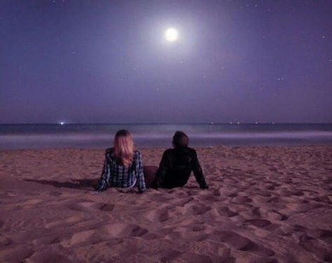 San Myshuno, Beach At Night, Photo Summer, Wow Art, Teenage Dream, Two People, Couple Aesthetic, Photo Instagram, Beach Photos