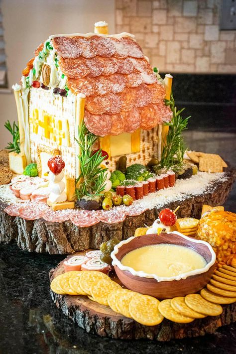 Charcuterie Board House, Charcuterie Board Gingerbread House, Charcuterie Cabin, Gingerbread House Charcuterie Board, Charcuterie Gingerbread House, Charcuterie House For Christmas, Charcuterie House, Charcuterie Chalet, Puff Pastry Sticks