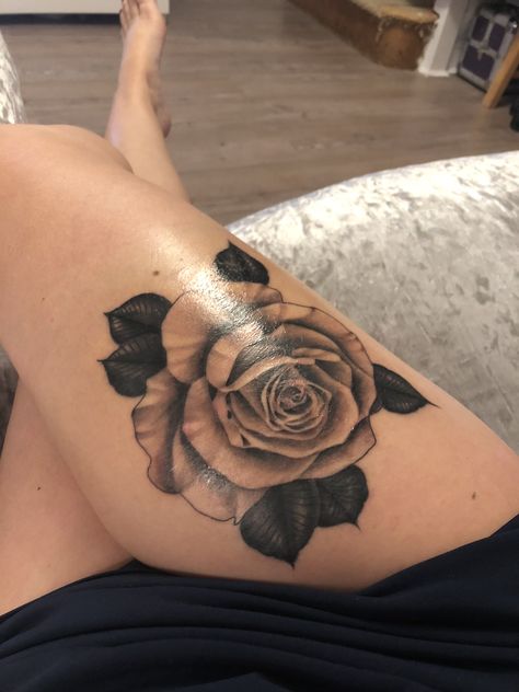 Red Rose Tattoo On Shoulder, Half Sleeve Rose Tattoo, Upper Thigh Tattoos, Tattooed Man, Cute Thigh Tattoos, Rose Tattoo Thigh, Thigh Tat, Basic Tattoos, Flower Thigh Tattoos