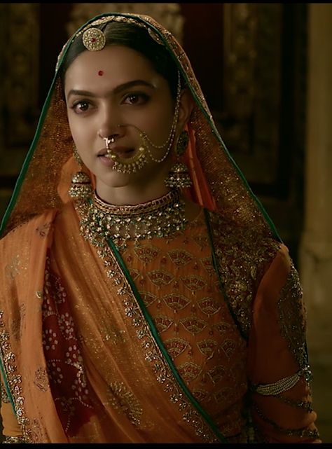 Deepika Padukone Padmavati Outfits, Padmavat Outfits, Marvadi Look, Marwadi Look, Padmavati Deepika Dress, Deepika Padukone Padmavati, Deepika In Padmavati, Rajputana Dress Women, Rajputani Bride Look