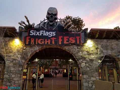 Halloween Six Flags, Fright Fest Aesthetic, Haunted House Date, Fright Fest Six Flags, Six Flags Fright Fest, Halloween Nostalgia, Six Flags Fiesta Texas, Fright Fest, Fall Dates