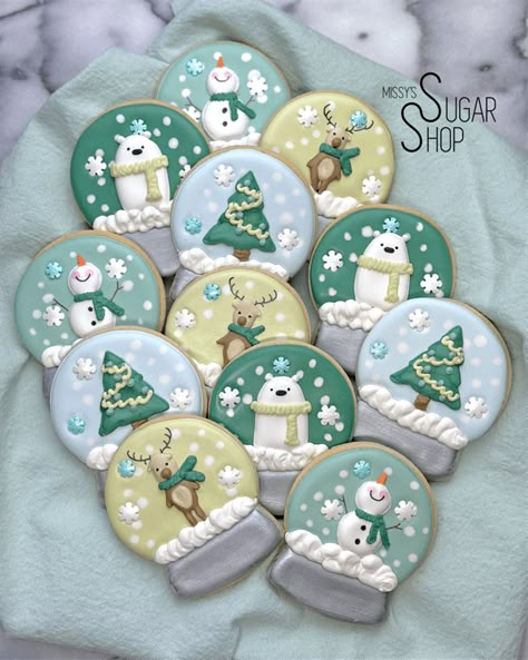 Winter Wonderland Snow Globes 12 Cookies - Etsy Winter Cookie Designs, Christmas Cookie Sets Decorated, Snow Globe Cookies Decorated, Ornament Sugar Cookies, Christmas Royal Icing Cookies, Snow Globe Cookies, Snowglobe Cookies, Cercei Din Lut Polimeric, Christmas Sugar Cookies Decorated