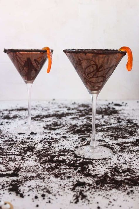 Halloween Martini Recipes, Halloween Martini, Chocolate Vodka, Baileys Recipes, Halloween Parejas, Halloween Drink, Chocolate Cocktails, Mimosa Recipe, Fall Cocktails Recipes