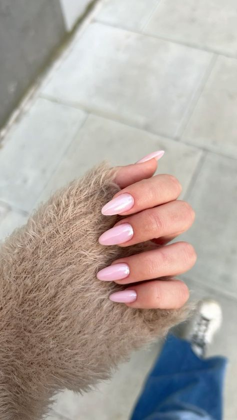 Pale Pink Pearl Nails, Baby Pink Pearl Nails, Milky Pink Almond Nails Chrome, Baby Pink Nails With Chrome, Lavender Pearl Nails, Baby Pink Crome Nails, Baby Pink Nails Chrome, Pink Nails With Chrome Powder, Milky Pink Chrome Nails