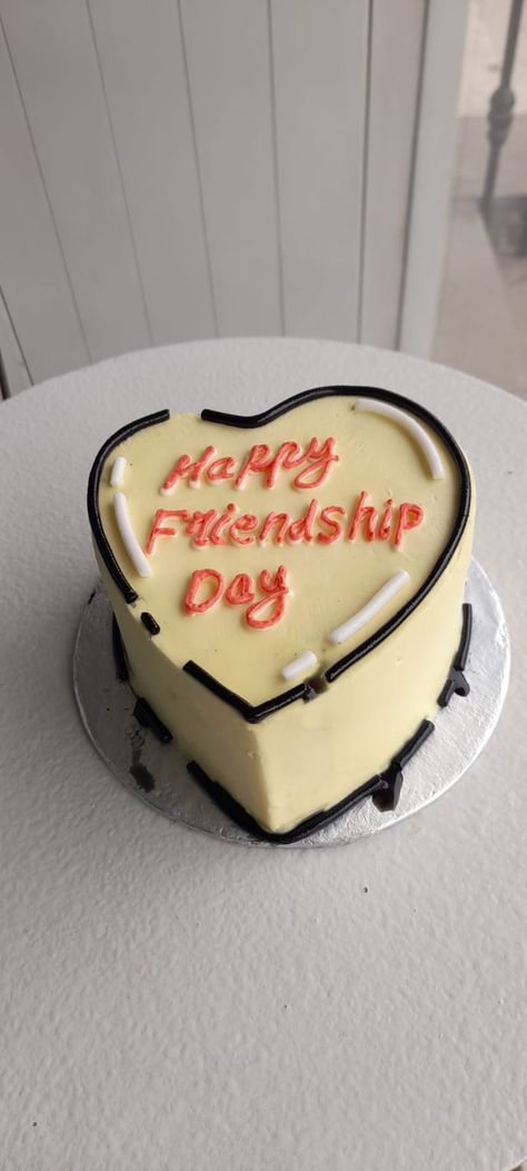 Friendship Day Cake, Friendship Cake, Sleepover Snacks, Small Cakes, Happy Friendship, Happy Friendship Day, Friendship Day, Small Cake, White Cake