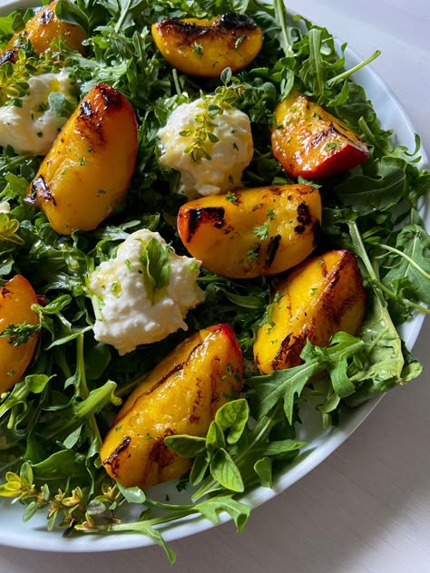 Grilled Peach Burrata Salad - The Modern Nonna Peach Salad Burrata, Burrata Peach Salad Recipe, Healthy Burrata Salad, Grilled Peach Burrata, Grilled Peach And Burrata Salad, Peach Burrata Salad, Salad Breakfast, Lazy Lunch, Peach Burrata