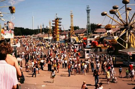 Minnesota state fair 1970s Sonny And Cher, Carnival Photography, Minneapolis St Paul, Minnesota State Fair, Vintage Minnesota, St Paul Minnesota, Carnival Rides, Minnesota State, Thrill Ride