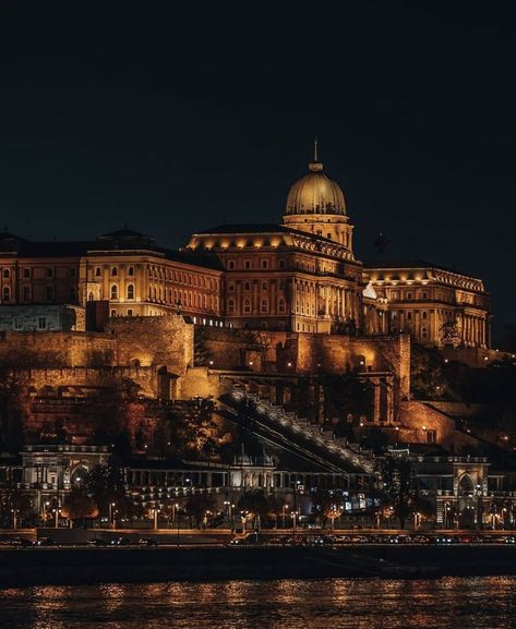 Buda Castle Budapest, Budapest Castle, Travel 2024, Christmas In Europe, Buda Castle, Budapest Hungary, Sand Castle, Travel Around The World, Travel Around