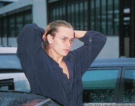 River Phoenix 90s, River Phoenix, I Miss Him, 인물 사진, Phoenix, Movie Stars, Pretty People, Beautiful People, Hair Hair