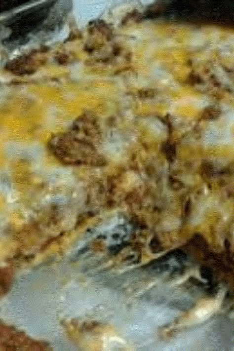 Creamy Burrito Casserole, Burrito Casserole, Hamburger Casserole, Easy Casserole Recipes, Easy Casserole, Refried Beans, Casserole Recipe, Beef Dishes, Mexican Dishes