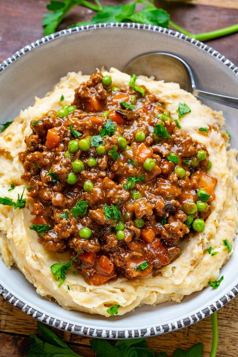 A quick and easy ground meat version of shepherd's pie that's great served over mashed potatoes! Deconstructed Shepherd's Pie, Ground Pork Shepards Pie, Shepards Pie Baked Potato Recipe, Gluten Free Shepherd's Pie, Ground Beef Pot Pie Recipe Easy, Fall Meals Ground Beef, Wholesome Dinner Recipes, Simple Ground Beef Recipe, Ground Beef Shepherds Pie Recipe Easy