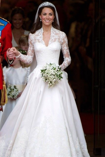 HRH The Duchess of Cambridges  stunning Wedding Dress Princess Kate Wedding Dress, Kate Wedding Dress, Kate Middleton Wedding Dress, Düşes Kate, Herzogin Von Cambridge, Royal Wedding Gowns, Looks Kate Middleton, Middleton Wedding, Kate Middleton Wedding