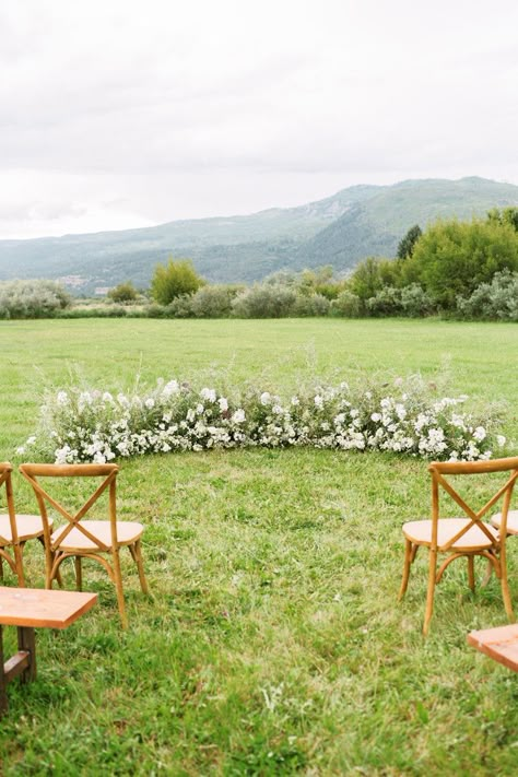 Outdoor Grass Wedding Ceremony, Floral Ground Arbour, Ground Arbour Flowers, Back Garden Wedding Ceremony, Outdoor Meadow Wedding, Small Garden Ceremony Wedding, Ground Flowers Ceremony, Grounded Flowers Wedding Ceremony, Wedding Florals Eucalyptus