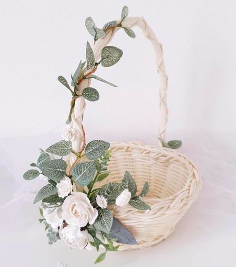 Bridal Shower Gift Basket Ideas | Bridal Shower 101 Wedding Favor Basket Display, Baskets For Wedding Favors, Decorated Baskets Ideas For Wedding, Bridal Basket Ideas The Bride, Flowergirl Basket Ideas Diy, Flowers Baskets Ideas, Wedding Card Basket Ideas, Bridal Basket Ideas, Wedding Basket Decoration