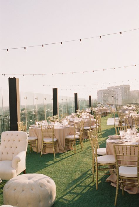 Wedding Terrace Decor, Rooftop Wedding Reception, Wedding Lounge Seating, Rooftop Reception, Rooftop Wedding Ceremony, Rooftop Wedding Venue, City Rooftop, Terrace Wedding, Restaurant Aesthetic