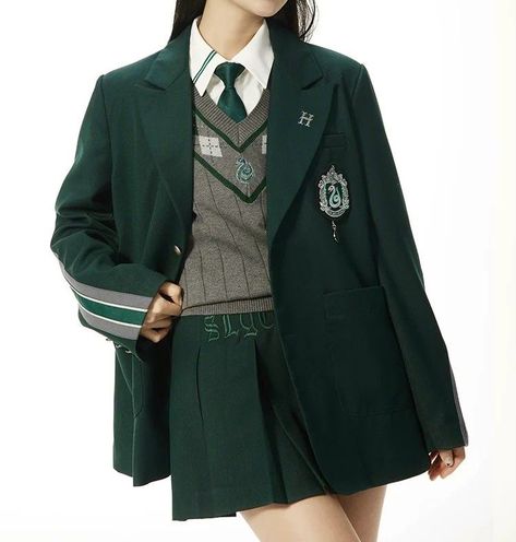 Slytherin Outfit Uniform, Slytherin Uniform Female, Green School Uniform, Slytherin Dress, Japan Outfit Winter, Slytherin Uniform, Harry Potter Uniform, Private School Uniforms, Slytherin Clothes