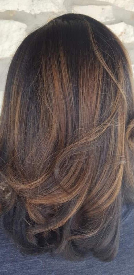 Highlights For Black Hair Medium Length, Silk Press With Highlights, 90s Hairstyles Layers, 90s Hair Color, Blowout Medium Length Hair, Layered 90s Haircut, 90s Highlights Hair, Honey Brown Highlights, Funny Reviews