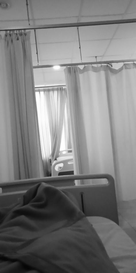 Hospital Ig Story, Hospital Room Snapchat Night, Room Snapchat Stories, Hospital Room Snapchat, Bedroom Aesthetic Ideas, Room Snapchat, Hospital Admit, 2022 Instagram, Lovecore Aesthetic