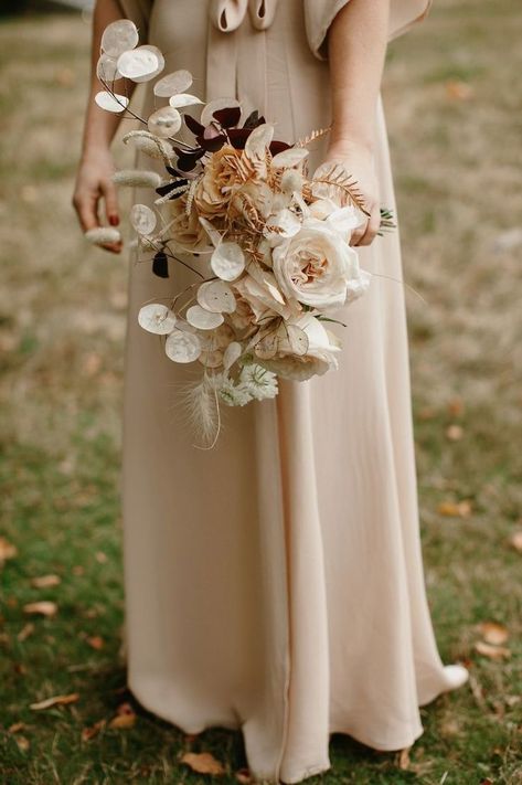 Unique Wedding Bouquet, Wedding Flower Trends, Welding Ideas, Flowers And Greenery, Arc Welding, Welding Tools, Fall Wedding Flowers, Neutral Wedding, Wedding Flower Arrangements