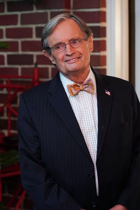 David McCallum, Scottish actor best known for his roles as Dr. Donald “Ducky” Mallard on “NCIS" and “The Man from U.N.C.L.E” dies. Ncis Stars, Robert Vaughn, Leroy Jethro Gibbs, David Mccallum, Michael Weatherly, Mark Harmon, Scottish Actors, The Man From Uncle, Never Grow Old