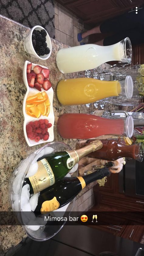 Mimosa bar Muffins And Mimosas, Patio Balcony Ideas, Breakfast At Tiffanys Party Ideas, Easy Egg Muffins, Breakfast Food Truck, Xmas Brunch, Gluten Free French Toast, Cake Mom, Tiffanys Party Ideas