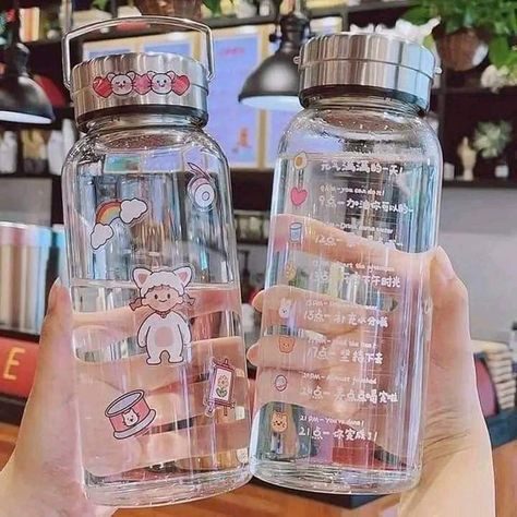 Fancy Water Bottles, Vintage Food Posters, Bottle Cute, Trendy Water Bottles, Cute School Stationary, Kawaii School Supplies, Cute Coffee Cups, Cute Furniture, Cute Water Bottles