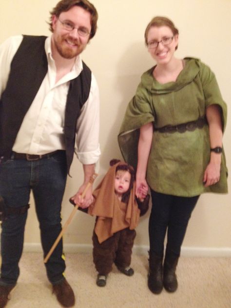 Leia And Ewok Costume, Baby Wookie Costume, Ewok Family Costume, Ewok Costume Diy, Star Wars Family Costumes, Ewok Dog Costume, Baby Ewok Costume, Ewok Baby, Diy Costumes For Boys