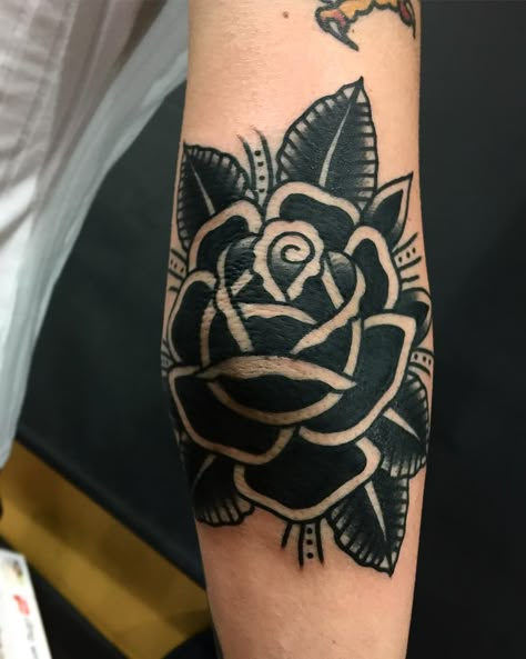 Solid black elbow for Ruby! @thegrandillusiontattoo Elbow Tattoo Cover Up, Black Rose Elbow Tattoo, Traditional Rose Elbow Tattoo, Black Rose Knee Tattoo, Traditional Style Elbow Tattoo, Peony Tattoo Elbow, Neo Traditional Elbow Tattoo, American Traditional Elbow, Black Elbow Tattoo